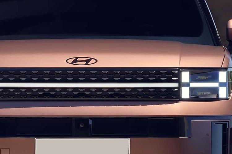 HYUNDAI SANTA FE Detail View